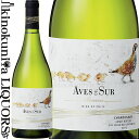 　Aves del sur Chardonnay Reserva 　デル・スール シャルドネ レセルバ 色白ワイン 味わい辛口 ヴィンテージ品名に記載 産地チリ セントラル・ヴァレー マウレ・ヴァレー 原産地呼称ロンコミージャ・ヴァレーD.O. 品種シャルドネ100％ 熟成オーク樽　12カ月（新樽60%） ALC度数13.5% 飲み頃温度10℃ キャップ仕様コルク ◆商品説明 トーストした甘い樽香が漂い、バナナやライチ、柑橘果実のアロマが綺麗に広がります。新鮮な酸を持つエレガントでボリュームのある口当たりが特徴のグレートバリューなシャルドネです。 ◆コンクール入賞歴 (2017)カタドール・ワイン・アワード 2018 金賞 (2013)アジア ワイン・トロフィー 2015 金賞 ◆専門誌評 (2015)「リアル・ワイン・ガイド 2016」 旨安大賞 　Vicar del Pedregal S.A 　ビカール 太陽の恵みを浴びて育った健康なブドウの旨みたっぷり 21世紀最高の 超 コスパワイン。 　1825年設立の伝統ある醸造所で、何世代にもにわたり家族経営を行い、自社畑で収穫された良質なブドウから高い品質のワインを産み出し急成長を遂げている注目の醸造所です。 100％自社畑の強み 　広大な面積の自社畑はチリワインの中心地であるセントラル・ヴァレーに点在し、品種の特性に合わせて栽培地を厳選しブドウを栽培します。自社ブドウ100％だからこそ可能な高い品質のブドウを惜しみなく使えることから、その洗練された味わいが世界各国で愛されています。 遂にここまできてしまったチリワイン。洗練された果実味。ボディ、飲み応え。 　沢山流通するチリワインの中でも、特に高い品質とコスパに優れた本格的な味わいは日本のみに留まらず、海外でも大きな人気を博し、ワイナリー「ビカール」社はここ10年で急成長を遂げています。規模は大きくなりましたが、今も畑至上主義でコツコツと丹精込めてブドウ畑の管理を行っています。信頼できるワイナリーとは正に彼らのような畑に向き合うワイナリーなのでしょう。 　彼らが生み出すワインは、国際的なワインの品評会でも金賞を多数受賞するなど、その品質は既にプロフェショナルに認められています。美味しく、楽しく、そして気軽に楽しめる本格派チリワインをどうぞお楽しみください。 ワインのヴィンテージについて こちらのアイテムは、予告なくヴィンテージが変更となる場合がございます。正確なヴィンテージが必要な場合は、念の為メールにてお問合せ下さいませ。※掲載画像はイメージです。お届けの品のラベルイメージ、ヴィンテージが異なる場合がございます。 メーカー希望小売価格はメーカーサイトに基づいて掲載しています。