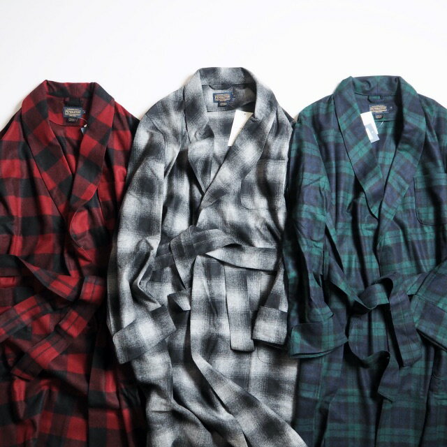 ++ DESCRIPTION & DETAILS ++ PENDLETON/ペンドルトンのルーム用ローブ(ナイトガウン)、「LOUNGE ROBE」。 長年ルームウェアのスタンダードとして愛され続ける名品です。 ウォッシャブルウール素材、ボタンレス、ウエストベルト付属。 ご家庭での洗濯が可能で縮みも極僅か、イージーメンテナンスなところも助かります。（縦横1cmずつほどの縮み。但し乾燥機は大きく縮むため不可） カラーは、31869(BLACK WATCH TARTAN)・32245(RED/BLACK BUFFALO CHECK)・32445(BLACK/GREY MIX OMBRE)の3カラー展開。 胸ポケット×1・フロントポケットx2・共生地のセルフベルト付。 100％ヴァージンウール。 生地はUSA製・縫製はEL SALVADOR製。 ※男性モデルは175cm64kg胸囲87cmで31869(BLACK WATCH TARTAN)M着用。 ※女性モデルは161cm、32445(BLACK/GREY MIX OMBRE)S着用。 伝承されるネイティブ柄ブランケットや人気のウールシャツなど、他に無い唯一の魅力を持つ逸品が揃うペンドルトンの商品一覧はこちらから。＜＜　商品詳細　＞＞ PENDLETON/ペンドルトンのルーム用ローブ(ナイトガウン)、「LOUNGE ROBE」。 長年ルームウェアのスタンダードとして愛され続ける名品です。 ウォッシャブルウール素材、ボタンレス、ウエストベルト付属。 ご家庭での洗濯が可能で縮みも極僅か、イージーメンテナンスなところも助かります。（縦横1cmずつほどの縮み。但し乾燥機は大きく縮むため不可） カラーは、31869(BLACK WATCH TARTAN)・32245(RED/BLACK BUFFALO CHECK)・32445(BLACK/GREY MIX OMBRE)の3カラー展開。 胸ポケット×1・フロントポケットx2・共生地のセルフベルト付。 100％ヴァージンウール。 生地はUSA製・縫製はEL SALVADOR製。 ※男性モデルは175cm64kg胸囲87cmで31869(BLACK WATCH TARTAN)M着用。 ※女性モデルは161cm、32445(BLACK/GREY MIX OMBRE)S着用。 ↓カラー：31869(BLACK WATCH TARTAN) ↓カラー：32245(RED/BLACK BUFFALO CHECK) ↓カラー：32445(BLACK/GREY MIX OMBRE) サイズ表 平置き採寸です。(単位:cm) ※任意でピックアップし計測しておりますので個体によって誤差がある場合がございます。 サイズ表記 肩幅 身幅 着丈 袖丈 XS 41 52 110 63.5 S 43.5 55 114 64.5 M 46 60 116.5 66 L 49 64 118 68 仕様および取り扱いについて ブランド名 PENDLETON / ペンドルトン 商品名 LOUNGE ROBE カラー展開 31869(BLACK WATCH TARTAN)32245(RED/BLACK BUFFALO CHECK)・32445(BLACK/GREY MIX OMBRE) サイズ展開 XS・S・M・L 素材 WOOL 100% 生産国 EL SALVADOR (FABRIC / USA) 洗濯表示 MACHINE WASH WITH LIKE COLORS,COLD,GENTLE CYCLE.NO BLEACH.LINE DRY.PRESS WITH COOL IRON,AS NEEDED.OR DRY CLEAN. 配送について 宅配便のみ