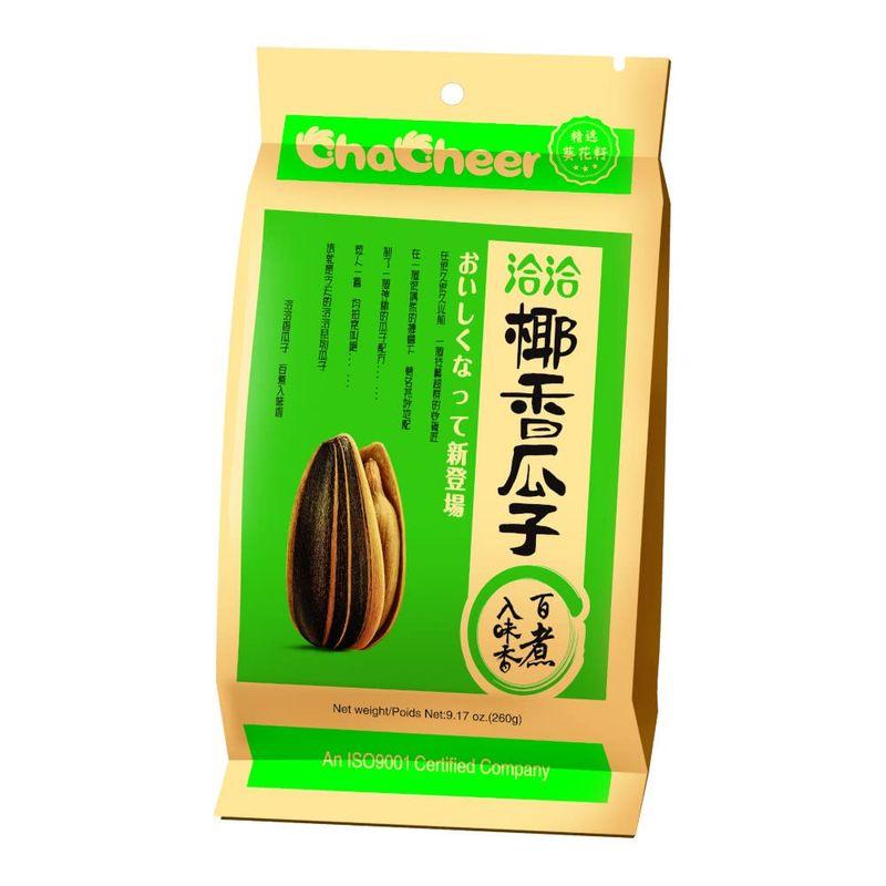 商品詳細 【商品名】 洽洽 椰香瓜子 葵瓜子 ココナッツ味 【内容量】 260g×20袋 【原材料】 向日葵の種 【賞味期限】 商品パッケージに記載 【原産国】 中国 【保存方法】 直射日光、高温多湿を避けて常温で保存してください 【商品説明】 &#12539;袋を開けると少し甘い香りがふわ&#65374;っと香り、殻を割るとローストして引き出した香ばしい香ばしい香りがします。 &#12539;ひまわりの種にはビタミンB郡、ビタミンE、葉酸、食物繊維、リノール酸、亜鉛、鉄分、カルシウム、カリウム、トリプトファン、マグネシウムが含まれており、ナッツに比べて繊維とミネラルが豊富で不飽和脂肪酸やたんぱく質も多く含んでいます。 &#12539;ヒマワリの種は中国をはじめ海外で多くの人に親しまれている定番のおやつです。