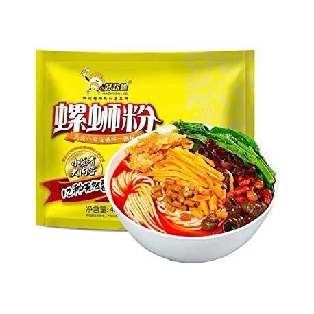 商品詳細 【商品名】 好歡螺 螺獅粉 ルオスーフェン 【原材料】 ビーフン、酢、タケノコ酢漬け、揚げ湯葉、スープの素、ピーナッツ、ササゲの漬物、乾燥大根、キクラゲ、ラー油 【内容量】 400g 【賞味期限】 商品パッケージに記載 【原産国】 中国 【保存方法】 直射日光を避け、常温で保存してください。 【使用方法】 1。鍋にビーフンと冷水500mlを入れ、沸騰するまで茹でます。 2. 5～8分間茹で、ボウルを使ってビーフンを取り除きます。 3. 500mlの水を補充し、沸騰するまで沸騰させます。ゆば、ウズラの卵、炊き上がったビーフンを鍋に入れます。 4.米麺が箸で割れる場合は、スープ、タケノコ、ケッパー、黒きくらげ、大根を鍋に入れてかき混ぜます。 5.ピーナッツ、ラー油、サワービネガー（ラー油とサワービネガーは個人の好みに合わせて加えます）を入れ、少しかき混ぜると、自分で野菜を加えることができ、味が良くなります。 6.美味しい羅四峰をお楽しみいただけます。 【商品説明】 カタツムリ麺は広西チワン自治区柳州市のスナックライスヌードルです。スパイシーでさわやか、フレッシュ、サワー、そしてホットという独特の風味があります。柳州で最も有名な地元のおやつです。 カタツムリ麺の美味しさも、その独特のスープによるものです。スープは、カタツムリ、カタツムリ、スターアニス、シナモン、クローブ、さまざまな種類の唐辛子、グルタミン酸ナトリウムなどの天然スパイスから作られています。 カタツムリ麺は広西チワン族自治区柳州市のフレーバースナックです。柳州ならではのビーフンに、タケノコ、菌類、ピーナッツ、湯葉炒め、デイリリー、新緑野菜などの具材、適度な酸味と辛さ、茹でたカタツムリのスープが入っています。 酸味があり、スパイシーで、フレッシュで、さわやかで、辛い味と、酸っぱいタケノコの特別な香りがあります-柳州ローソーライスヌードルはよく知られており、特別な味がします。酸味があり、スパイシーで、さわやかで、辛くてフレッシュな味わいのカタツムリライスヌードルは、柳州フレーバースナックの中で最初のものです。 螺蛳粉の一番の特色は辛くて生臭いスープです。