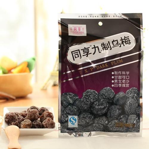 商品詳細 【商品名】 九製烏梅 【原料名】 話梅 【内容量】 90g 【賞味期限】 商品パッケージに記載 【原産国】 中国 【保存方法】 直射日光を避け、常温で保存してください。