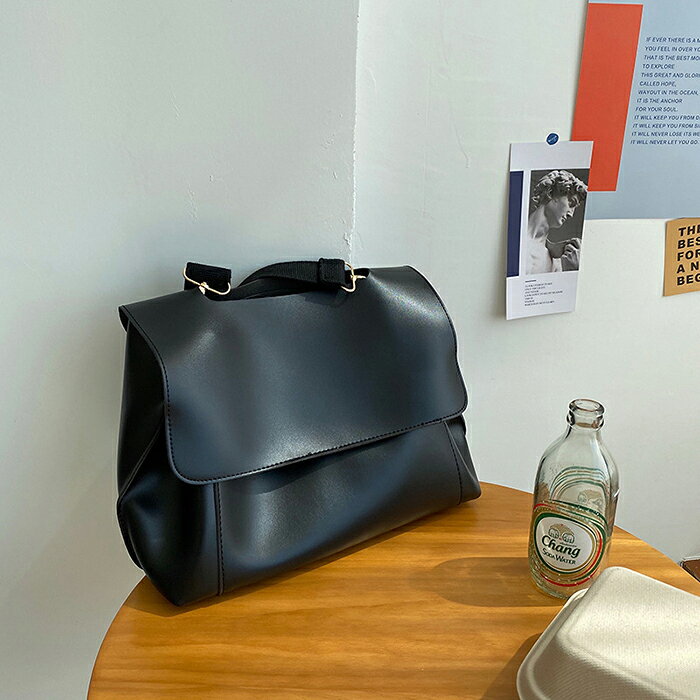 Twenty Vivoのトートバッグ レディース 大学生 大きめ 大容量 通勤 通学 肩掛け 2way ショルダーバッグ 斜め掛け 軽量 バッグ 太ベルト 大きいバッグ フェイクレザー かばん 柔らか 大容量 通勤バッグ ビジネスバッグ シンプル 柔らか おしゃれ 黒 ブラウン 送料無料｜アングル3