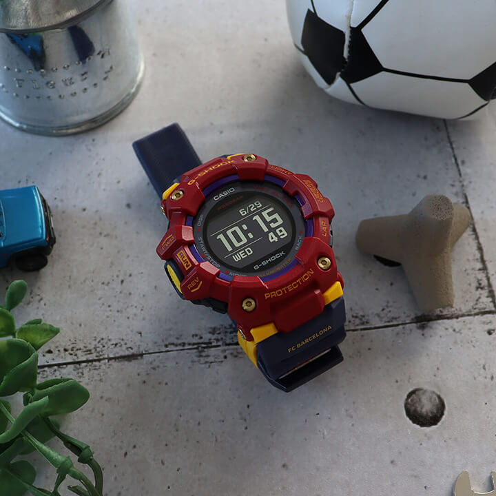 BOX訳あり G-SHOCK Gショック ジーショック 腕時計 時計 デジタル メンズ 限定モデル FCバルセロナ Matchdayコラボ G-SQUAD ジースクワッド GBD-100BAR-4 カラフル 赤 レッド Bluetooth モバイルリンク 誕生日プレゼント 男性 彼氏 旦那 夫 友達 ギフト