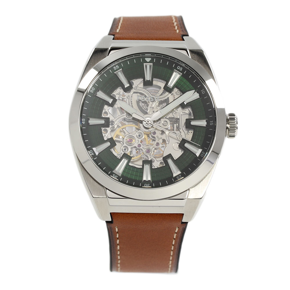 特徴 ムーブメント 自動巻き 防水 5気圧防水 サイズ 本体サイズ 縦×横×厚：約46×40.7×12.5mm 重さ 約86g バンドサイズ 最小〜最大：約13.5〜19cm 素材 ケース素材 ステンレス ケースカラー シルバー 文字盤カラー グリーン バンド素材 レザー バンドカラー ブラウン 備考 マニュアル 日本語・英語その他11か国語 商品ケース FOSSIL製ボックス 保証書 弊社1年保証 備考 仕入情報 弊社輸入商品(新品並行輸入)Fossilは1984年に始まった、アメリカのウォッチとライフスタイルプロダクトのブランドです。 オーセンティックなヴィンテージクラシックデザインをルーツに、古くから続くベストなものを現代にアップデートしながら、 ハイクオリティなウォッチ、バッグ、レザーグッズを生み出しています。 ミッドセンチュリーのクリーンなかたちをモダンに仕上げたルックがFossilの代表的デザインです。 ポータビリティを備えた流線型デザインが特徴のバッグ、フレッシュな色調と素材感を用いたウォッチ、タイムレスなアクセサリーなど、旅心をくすぐる商品が揃います。