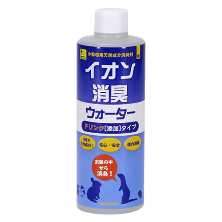 メーカー名／ブランド三晃商会／SANKOジャンルペット用品／小動物用品／消臭剤商品名イオン消臭ウォータードリンクタイプ容量300ml商品説明主成分が持つ、イオン帯電機能によって悪臭分子を特異吸着し、無臭化する新しいタイプの消臭剤です。天然素材から消臭有効成分を、特許製法により抽出・精製した自然な成分で作られていますので、生き物に対しても、安心・安全です。ドリンクタイプは飲み水に混ぜて与えると、体の中から気になる臭いを消臭します。＜材質＞精製水製造国日本