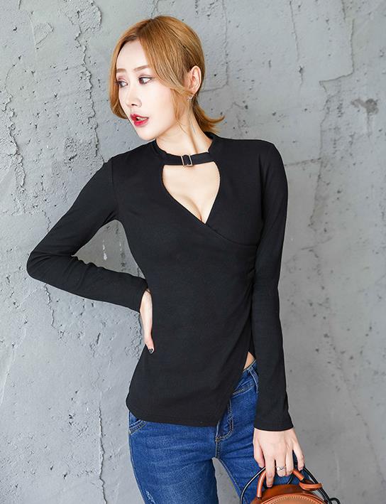 Rakuten - 胸開き Tシャツ 長袖 タートルネック セーター レディースファッション タートル 胸開きタート セクシー Vネック ベアトップ ベアトップ 韓国風 胸元 解禁シャツ オフショルダー 春秋 ニット