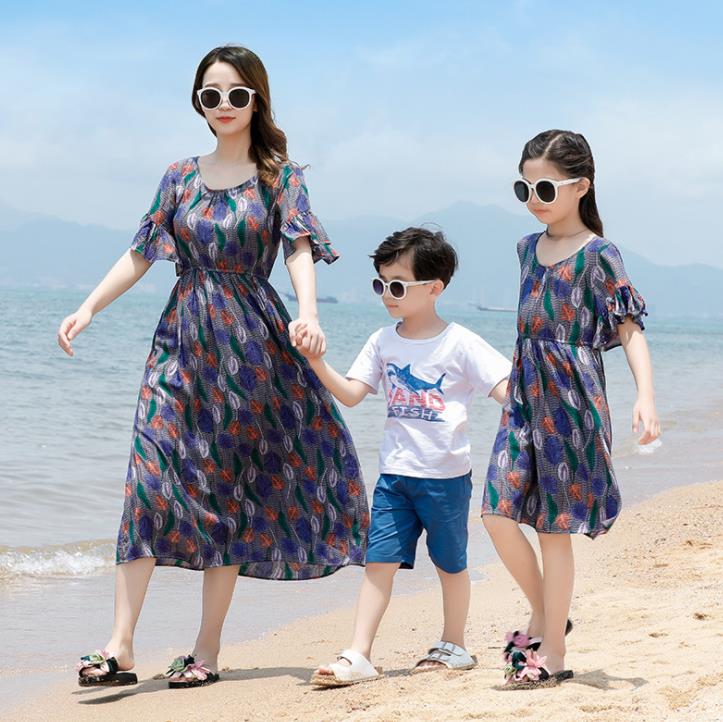 Rakuten - 新入荷！親子ペア　親子お揃い　Tシャツ　パンツ　ワンピース　サンドレス　ガウチョパンツ カップル　中袖　Tシャツ　ユニセックス　おそろい親子服　プレゼント　親子　兄弟 姉妹 大人用　子供　ギフト　お揃い服　服　夏　旅行　海　メンズ レディース　花柄