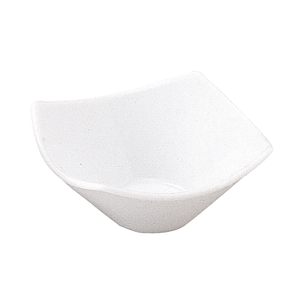 ●型番：54-17600049 ●サイズ（約）：直径9.6×4.3cm ●産地：日本製 ●材質：陶磁器 ●レンジ可能　食洗機可能　オーブン不可※サイズは食器の厚みを含むサイズです。 ※サイズ・重量・容量・色味は多少の誤差がございます。 ※商品画像の小物はイメージです。商品には含まれません。 【洋食器/ボール/角型ボール/角型ボール 15cm以下/白系/15cm以下】 陶器屋プロは産地直送、だから格安の食器販売ができます。 陶器屋プロの食器は、陶磁器の生産シェア日本一を誇る岐阜県土岐市をはじめとする「美濃焼」が中心です。 美濃焼には伝統的な織部や志野をはじめ、織部・志野・黄瀬戸・染付け・赤絵・青白磁の器など様々あります。 他にも人気の波佐見焼・備前焼・有田焼や、おしゃれでモダンな器まで製作しており産地直送で格安で販売。 また、家庭用食器から飲食店で使う業務用食器まで、格安食器から陶芸作家の手造り作品など幅広く取り扱っております。 飲食店様の店舗開店・開業の際のトータルコーディネートや名入れ食器も対応いたします。 お探しの器がある方や、納期・数量・ご予算などご要望がございましたら何でもお気軽にご相談ください。●型番：54-17600049 ●サイズ（約）：直径9.6×4.3cm ●産地：日本製 ●材質：陶磁器 ●レンジ可能　食洗機可能　オーブン不可※サイズは食器の厚みを含むサイズです。 ※サイズ・重量・容量・色味は多少の誤差がございます。 ※商品画像の小物はイメージです。商品には含まれません。 【洋食器/ボール/角型ボール/角型ボール 15cm以下/白系/15cm以下】
