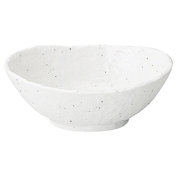 ●型番：65-51520070 ●サイズ（約）：27.5×19.1×9cm ●産地：日本製 ●材質：磁器 ●レンジ可能　食洗機可能　オーブン不可 ※サイズは食器の厚みを含むサイズです。 ※サイズ・重量・容量・色味は多少の誤差がございます。 ※商品画像の小物はイメージです。商品には含まれません。 【和食器/鉢/盛鉢/白系/25cm以上】 11111111 陶器屋プロは産地直送、だから格安の食器販売ができます。 陶器屋プロの食器は、陶磁器の生産シェア日本一を誇る岐阜県土岐市をはじめとする「美濃焼」が中心です。 美濃焼には伝統的な織部や志野をはじめ、織部・志野・黄瀬戸・染付け・赤絵・青白磁の器など様々あります。 他にも人気の波佐見焼・備前焼・有田焼や、おしゃれでモダンな器まで製作しており産地直送で格安で販売。 また、家庭用食器から飲食店で使う業務用食器まで、格安食器から陶芸作家の手造り作品など幅広く取り扱っております。 飲食店様の店舗開店・開業の際のトータルコーディネートや名入れ食器も対応いたします。 お探しの器がある方や、納期・数量・ご予算などご要望がございましたら何でもお気軽にご相談ください。