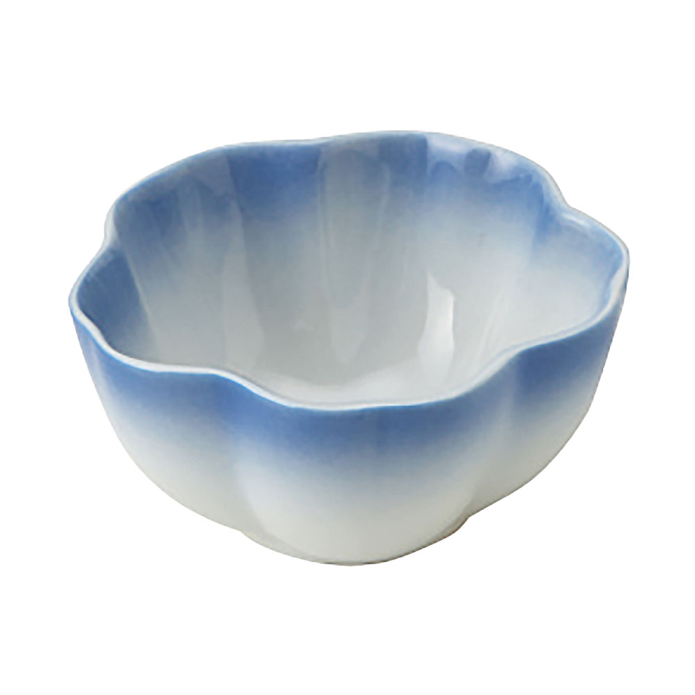 ●型番：65-58981025 ●サイズ（約）：直径6.7×3.4cm ●産地：中国製 ●材質：陶磁器 ●レンジ可能　食洗機可能　オーブン不可※サイズは食器の厚みを含むサイズです。 ※サイズ・重量・容量・色味は多少の誤差がございます。 ※商品画像の小物はイメージです。商品には含まれません。 【和食器/鉢/小付/青系/15cm以下】 陶器屋プロは産地直送、だから格安の食器販売ができます。 陶器屋プロの食器は、陶磁器の生産シェア日本一を誇る岐阜県土岐市をはじめとする「美濃焼」が中心です。 美濃焼には伝統的な織部や志野をはじめ、織部・志野・黄瀬戸・染付け・赤絵・青白磁の器など様々あります。 他にも人気の波佐見焼・備前焼・有田焼や、おしゃれでモダンな器まで製作しており産地直送で格安で販売。 また、家庭用食器から飲食店で使う業務用食器まで、格安食器から陶芸作家の手造り作品など幅広く取り扱っております。 飲食店様の店舗開店・開業の際のトータルコーディネートや名入れ食器も対応いたします。 お探しの器がある方や、納期・数量・ご予算などご要望がございましたら何でもお気軽にご相談ください。●型番：65-58981025 ●サイズ（約）：直径6.7×3.4cm ●産地：中国製 ●材質：陶磁器 ●レンジ可能　食洗機可能　オーブン不可※サイズは食器の厚みを含むサイズです。 ※サイズ・重量・容量・色味は多少の誤差がございます。 ※商品画像の小物はイメージです。商品には含まれません。 【和食器/鉢/小付/青系/15cm以下】