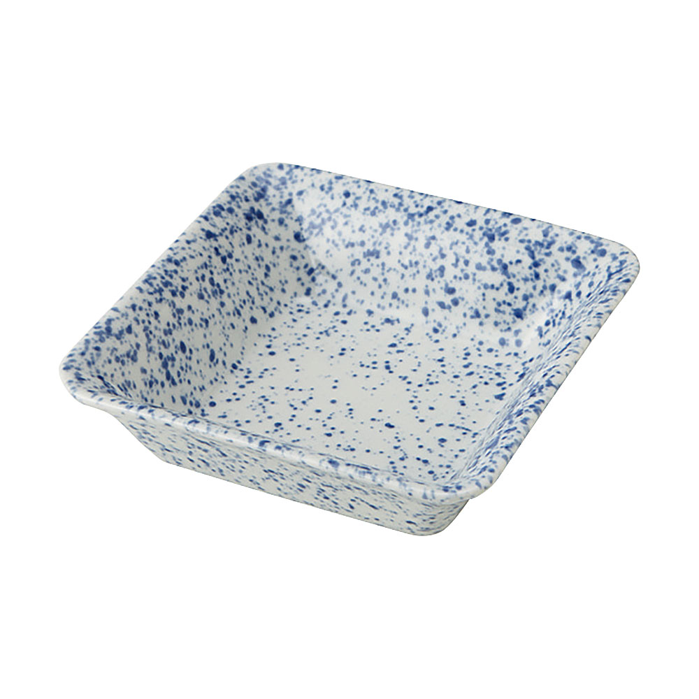 ●型番：65-58982011 ●サイズ（約）：直径11.2×3.5cm ●産地：中国製 ●材質：陶磁器 ●レンジ可能　食洗機可能　オーブン不可※サイズは食器の厚みを含むサイズです。 ※サイズ・重量・容量・色味は多少の誤差がございます。 ※商品画像の小物はイメージです。商品には含まれません。 【和食器/皿/小皿/青系/15cm以下】 陶器屋プロは産地直送、だから格安の食器販売ができます。 陶器屋プロの食器は、陶磁器の生産シェア日本一を誇る岐阜県土岐市をはじめとする「美濃焼」が中心です。 美濃焼には伝統的な織部や志野をはじめ、織部・志野・黄瀬戸・染付け・赤絵・青白磁の器など様々あります。 他にも人気の波佐見焼・備前焼・有田焼や、おしゃれでモダンな器まで製作しており産地直送で格安で販売。 また、家庭用食器から飲食店で使う業務用食器まで、格安食器から陶芸作家の手造り作品など幅広く取り扱っております。 飲食店様の店舗開店・開業の際のトータルコーディネートや名入れ食器も対応いたします。 お探しの器がある方や、納期・数量・ご予算などご要望がございましたら何でもお気軽にご相談ください。●型番：65-58982011 ●サイズ（約）：直径11.2×3.5cm ●産地：中国製 ●材質：陶磁器 ●レンジ可能　食洗機可能　オーブン不可※サイズは食器の厚みを含むサイズです。 ※サイズ・重量・容量・色味は多少の誤差がございます。 ※商品画像の小物はイメージです。商品には含まれません。 【和食器/皿/小皿/青系/15cm以下】
