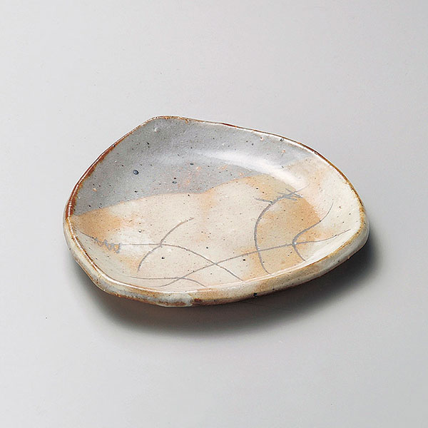 粉引刷毛目三角皿 約14.9cm 和食器 フルーツ皿・銘々皿・取皿 日本製 美濃焼 業務用 取り皿 プレート 中皿 和皿 デザート皿 和風カフェ 旅館 29-211-119-mi