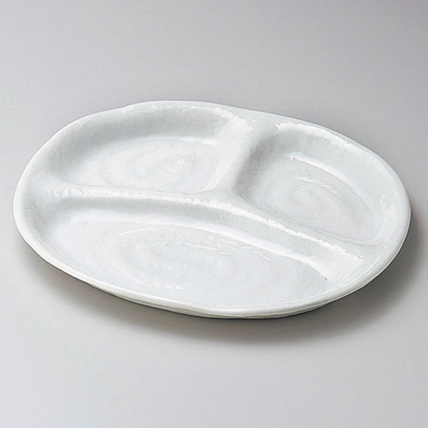 白釉三ツ切10吋 仕切皿 約25cm 白系 和食器 仕切皿 日本製 美濃焼 業務用 角皿 仕切り皿 長皿 プレート 刺身 魚 盛り合わせ フライ 季節の料理 旅館 飲食店 レストラン 28-152-188-mi