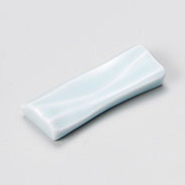 水面箸置 約5.5cm 青系 和食器 箸置 日本製 業務用 箸置き はしおき 箸おき おしゃれ かわいい ナチュラル雑貨 キッチン雑貨 カフェ風 カトラリーレスト 和柄 水色 淡いブルー 水面 キッチン小物 お箸 お箸料理 28-288-198-ka