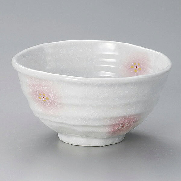 ●型番：29-318-199-mi ●サイズ（約）：13×12.5×7cm ●重量（約）：239g ●産地：日本製 美濃焼 ●素材：磁器…ここではせっ器（ストーン）も含みます。比較的丈夫な素材です。 ●レンジ可能　食洗機可能　オーブン不可 ※サイズは食器の厚みを含むサイズです。 ※サイズ・重量・容量・色味は多少の誤差がございます。 ※商品画像の小物はイメージです。商品には含まれません。 【和食器/丼/多用丼】【中華・アジアン食器/つけ麺用タレ鉢】【カラーから選ぶ/桃系/白系/15cm以下】 陶器屋プロは産地直送、だから格安の食器販売ができます。 陶器屋プロの食器は、陶磁器の生産シェア日本一を誇る岐阜県土岐市をはじめとする「美濃焼」が中心です。 美濃焼には伝統的な織部や志野をはじめ、織部・志野・黄瀬戸・染付け・赤絵・青白磁の器など様々あります。 他にも人気の波佐見焼・備前焼・有田焼や、おしゃれでモダンな器まで製作しており産地直送で格安で販売。 また、家庭用食器から飲食店で使う業務用食器まで、格安食器から陶芸作家の手造り作品など幅広く取り扱っております。 飲食店様の店舗開店・開業の際のトータルコーディネートや名入れ食器も対応いたします。 お探しの器がある方や、納期・数量・ご予算などご要望がございましたら何でもお気軽にご相談ください。●型番：29-318-199-mi ●サイズ（約）：13×12.5×7cm ●重量（約）：239g ●産地：日本製 美濃焼 ●素材：磁器…ここではせっ器（ストーン）も含みます。比較的丈夫な素材です。 ●レンジ可能　食洗機可能　オーブン不可 ※サイズは食器の厚みを含むサイズです。 ※サイズ・重量・容量・色味は多少の誤差がございます。 ※商品画像の小物はイメージです。商品には含まれません。 【和食器/丼/多用丼】【中華・アジアン食器/つけ麺用タレ鉢】【カラーから選ぶ/桃系/白系/15cm以下】 陶器屋プロの丼について 【飯器・飯碗】 お子様用・女性用の小さめ茶碗・男性用の大きめ茶碗・お茶漬けサイズの茶漬け碗と豊富。 おしゃれな花柄や北欧デザインも人気。ペアやセットにしてもおすすめ。かわいい絵柄の子供茶碗あります。 軽量土を使った軽い茶碗は子供さんやご年配の方にもおすすめ。 【飯丼・小丼・多用丼】 飯器の使い方は、小さい丼と同じ。チラシ寿司や五目御飯にもいいサイズ。 小丼は、親子丼・海鮮丼・三色丼・天丼・カツ丼にちょうどいいサイズ。 多用丼は大きさにより、うどんやそば用としてもちょうどいい。 フタ付のどんぶりは、香りと温かさを封じ込めます。フタを開けるとき時のワクワク感がおうちでも楽しめます。 【そば丼・薬味皿】 そばやうどんのぴったりの和風丼。薬味皿とセットでお使いの蕎麦屋さんやうどん屋さんにもおすすめ。