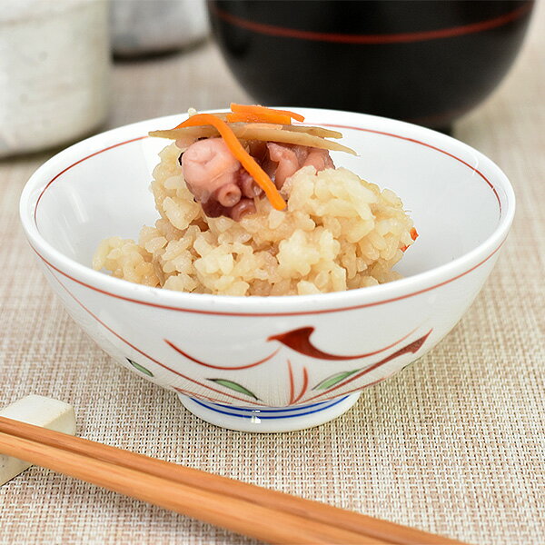 ●型番：29-347-399-ka ●サイズ（約）：直径11.7×5.3cm ●重量（約）：173g ●産地：日本製 美濃焼 ●素材：強化磁器…アルミナ原料などが多く含まれ、緻密で結合力が強く、丈夫な素材です。 ●レンジ可能　食洗機可能　オーブン不可 ※サイズは食器の厚みを含むサイズです。 ※サイズ・重量・容量・色味は多少の誤差がございます。 ※商品画像の小物はイメージです。商品には含まれません。 【和食器/飯器・飯碗/赤系/白系/15cm以下】 陶器屋プロは産地直送、だから格安の食器販売ができます。 陶器屋プロの食器は、陶磁器の生産シェア日本一を誇る岐阜県土岐市をはじめとする「美濃焼」が中心です。 美濃焼には伝統的な織部や志野をはじめ、織部・志野・黄瀬戸・染付け・赤絵・青白磁の器など様々あります。 他にも人気の波佐見焼・備前焼・有田焼や、おしゃれでモダンな器まで製作しており産地直送で格安で販売。 また、家庭用食器から飲食店で使う業務用食器まで、格安食器から陶芸作家の手造り作品など幅広く取り扱っております。 飲食店様の店舗開店・開業の際のトータルコーディネートや名入れ食器も対応いたします。 お探しの器がある方や、納期・数量・ご予算などご要望がございましたら何でもお気軽にご相談ください。●型番：29-347-399-ka ●サイズ（約）：直径11.7×5.3cm ●重量（約）：173g ●産地：日本製 美濃焼 ●素材：強化磁器…アルミナ原料などが多く含まれ、緻密で結合力が強く、丈夫な素材です。 ●レンジ可能　食洗機可能　オーブン不可 ※サイズは食器の厚みを含むサイズです。 ※サイズ・重量・容量・色味は多少の誤差がございます。 ※商品画像の小物はイメージです。商品には含まれません。 【和食器/飯器・飯碗/赤系/白系/15cm以下】 陶器屋プロの飯器・飯碗について 【ご飯茶碗】 お子様用・女性用の小さめ茶碗・男性用の大きめ茶碗・お茶漬けサイズの茶漬け碗と豊富。おしゃれな花柄や北欧デザインも人気。ペアやセットにしてもおすすめ。かわいい絵柄の子供茶碗あります。軽量土を使った軽い茶碗は子供さんやご年配の方にもおすすめ。