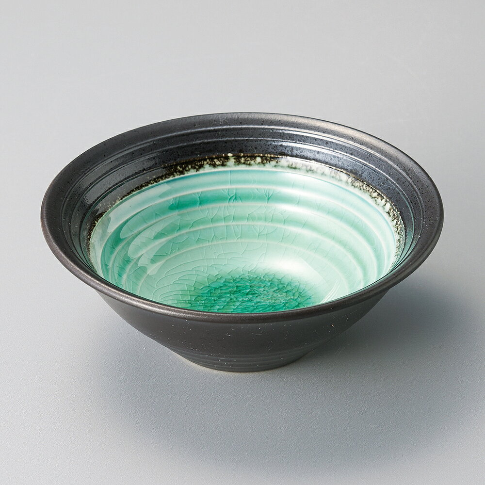 ●型番：29-075-279-ka ●サイズ（約）：直径12.2×4.3cm ●産地：日本製 ●素材：磁器 ●レンジ可能　食洗機可能　オーブン不可 ※サイズは食器の厚みを含むサイズです。※サイズ・重量・容量・色味は多少の誤差がございます。※商品画像の小物はイメージです。商品には含まれません。 【サイズ別/約12cm/和食器,鉢,小鉢/緑系】 陶器屋プロは産地直送、だから格安の食器販売ができます。 陶器屋プロの食器は、陶磁器の生産シェア日本一を誇る岐阜県土岐市をはじめとする「美濃焼」が中心です。 美濃焼には伝統的な織部や志野をはじめ、織部・志野・黄瀬戸・染付け・赤絵・青白磁の器など様々あります。 他にも人気の波佐見焼・備前焼・有田焼や、おしゃれでモダンな器まで製作しており産地直送で格安で販売。 また、家庭用食器から飲食店で使う業務用食器まで、格安食器から陶芸作家の手造り作品など幅広く取り扱っております。 飲食店様の店舗開店・開業の際のトータルコーディネートや名入れ食器も対応いたします。 お探しの器がある方や、納期・数量・ご予算などご要望がございましたら何でもお気軽にご相談ください。●型番：29-075-279-ka ●サイズ（約）：直径12.2×4.3cm ●産地：日本製 ●素材：磁器 ●レンジ可能　食洗機可能　オーブン不可 ※サイズは食器の厚みを含むサイズです。※サイズ・重量・容量・色味は多少の誤差がございます。※商品画像の小物はイメージです。商品には含まれません。 【サイズ別/約12cm/和食器,鉢,小鉢/緑系】