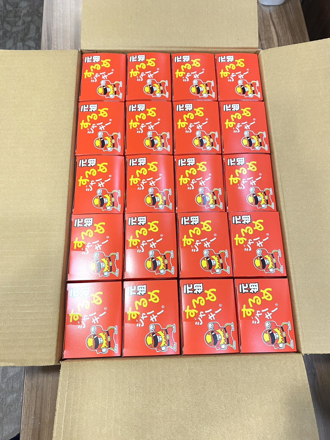 タクマ食品なつかしいお菓子　元祖するめジャーキー　【50本×20箱】 駄菓子 ギフト 食品 お買い得 当店人気 イベント プレゼント 誕生日 福袋　大人買い　大量　卸価格　おつまみ　ハロウィン　クリスマス　パーティー tokusuru-88-10000624 とくする兵衛 サンプル画像3