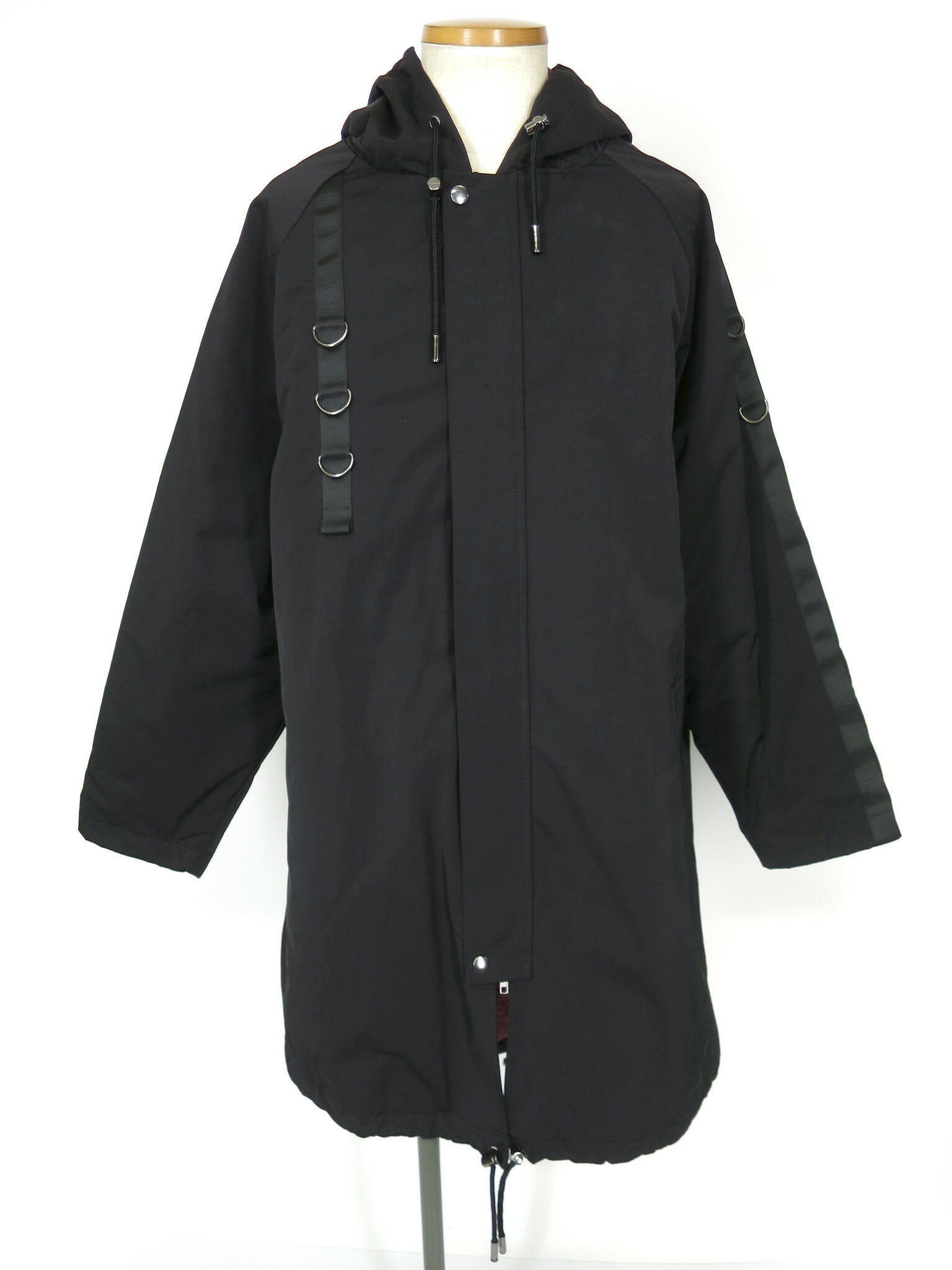 リサイクル品につきましては、記載に無い軽微なしみ・汚れ・傷等がある場合がございます。予めご了承の上ご購入ください。詳細はこちら ■商品説明■ 裏地ga中綿のキルティングになった、ロング丈のモッズコートです。Dカンデザインがアクセントになって...