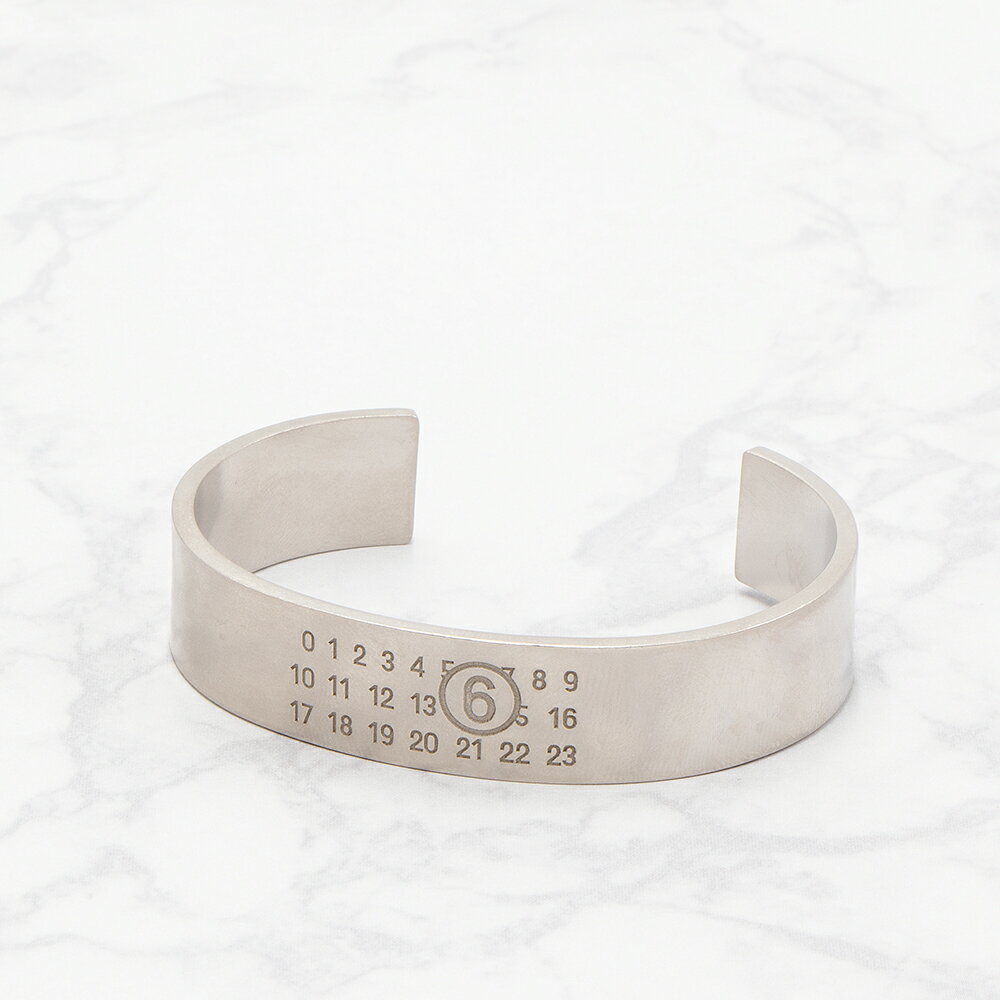 エムエムシックスメゾンマルジェラ MM6 MAISON MARGIELA ナンバリングカフブレスレット シルバー NUMERIC MINIMAL SIGNATURE BRACELET SM7UY0056 SV0310 952 PALLADIO BURATTATO 