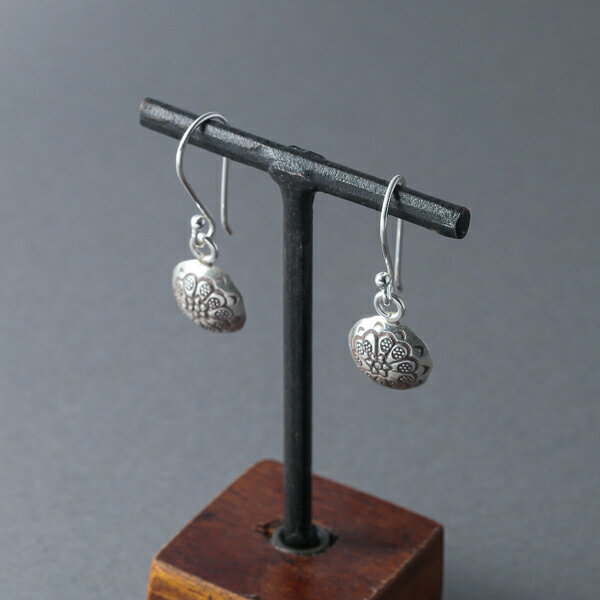 カレンシルバー ピアス タイシルバー カレン族 レディース フックピアス 花 フラワー 丸形 ギフト プレゼント