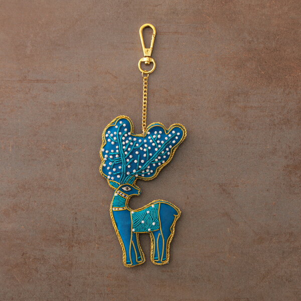 インド ザリ刺繍キーホルダー ゴンド・アート シカ バッグチャーム 絵画モチーフ 動物 アニマル キラキ..