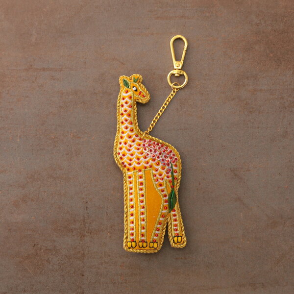 インド ザリ刺繍キーホルダー ゴンド・アート キリン バッグチャーム 絵画モチーフ 動物 アニマル キラ..