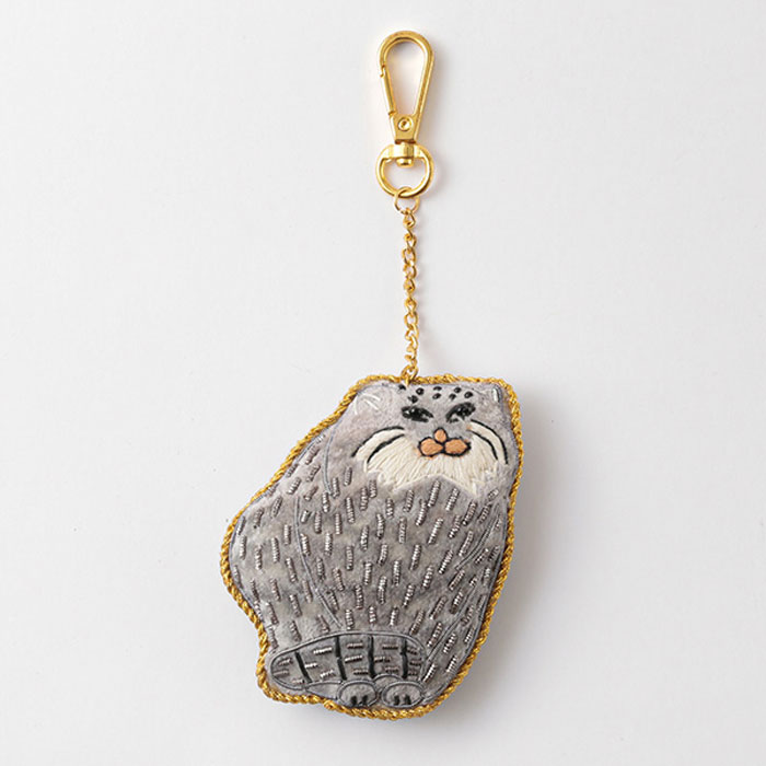 ザリ刺繍 マヌルネコ バッグチャーム｜動物モチーフ キーホルダー インド刺繍 小物 雑貨 ギフト レディ..