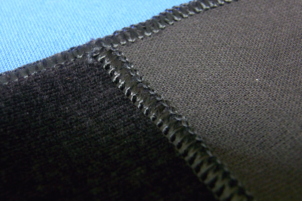 【日本製】コンパクト用ポーチサイズ：約縦164mm×横147mmカラー：黒(P-4)化粧 メイク スポンジ パフ 化粧パフ 化粧スポンジ メイクパフ メンズコスメ 男性化粧品 化粧用具 OEM 製造 東京パフ