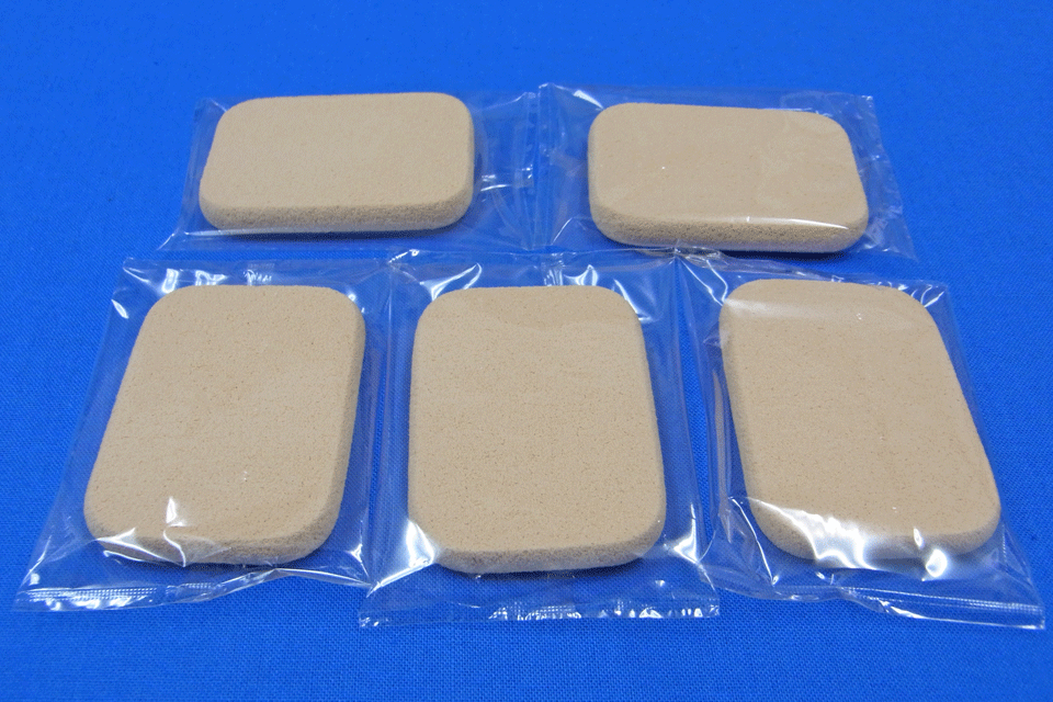 【日本製・数量限定】化粧用スポンジパフ5個入58mm x 42mm x 8mmTカラー：茶系硬度 FP48°(F-109)化粧 化粧パフ 化粧スポンジ メイク メイクパフ メイクスポンジ 使い捨て スポンジ パフ パウダー 化粧用具のOEM製造会社東京パフ