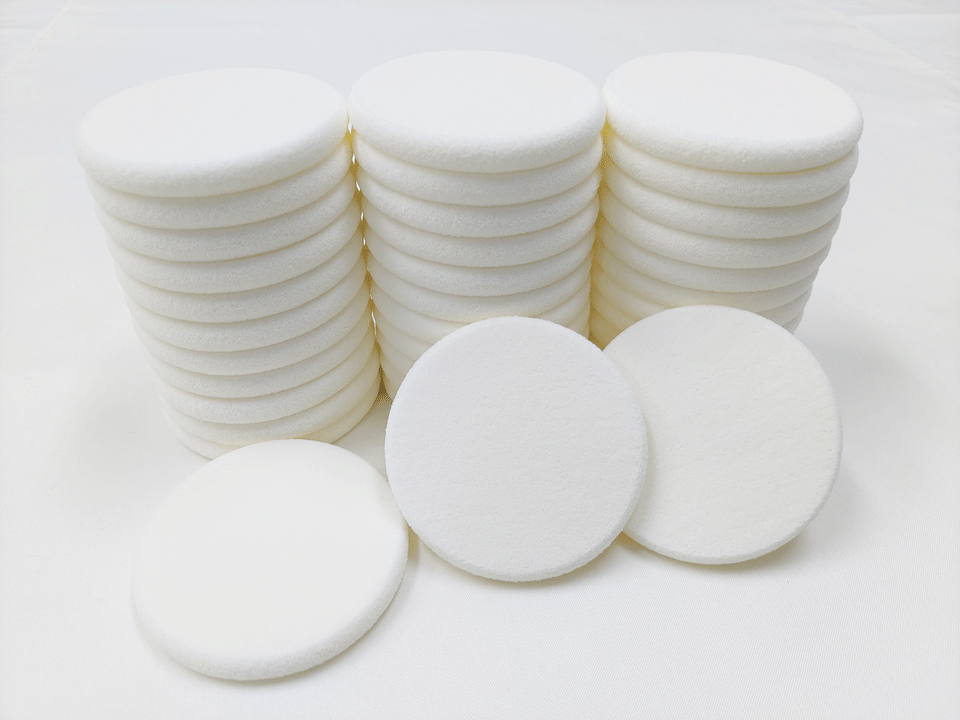 【日本製・数量限定】化粧用スポンジパフ36個入直径約56mm x 7mm厚（個包装無し）　カラー：白硬度 FP15°(F-178)化粧 メイク 使い捨て 業務用 スポンジ パフ パウダー ファンデーション テスター コンパクト 化粧用具のOEM製造会社東京パフ