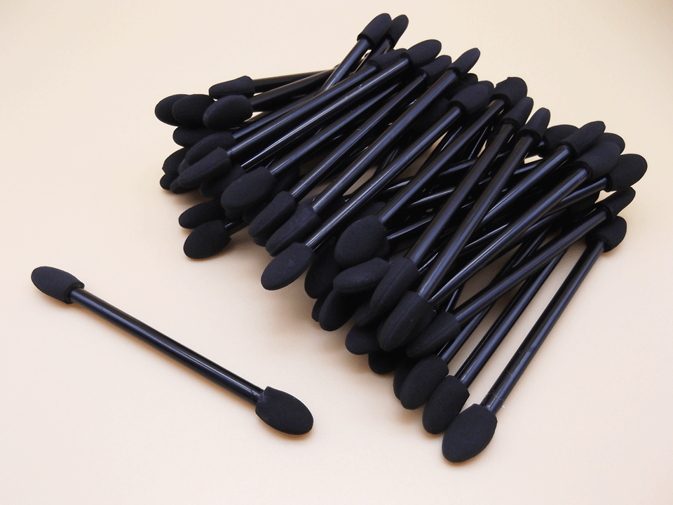 【数量限定・業務用・使い捨て】アイシャドウチップダブル50本全長約90mm　チップ大＆大ハンドルの太さ約4mm(HL-1)化粧 メイク ブラシ 使い捨て 業務用 テスター アイシャドウ ネイル アートブラシ ブロウ メンズコスメ 化粧用具 OEM 製造 東京パフのサムネイル