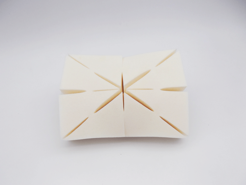 【訳有品・業務用・数量限定】カットスポンジ（8切）材質：NR(天然ゴム)　カラー：白サイズ：100mmx70mmx23mm(未使用時)50mmx25mmx23mm(カット後)(F-327)化粧 メイク メンズ メンズコスメ テスター 化粧用具 OEM 製造 東京パフ