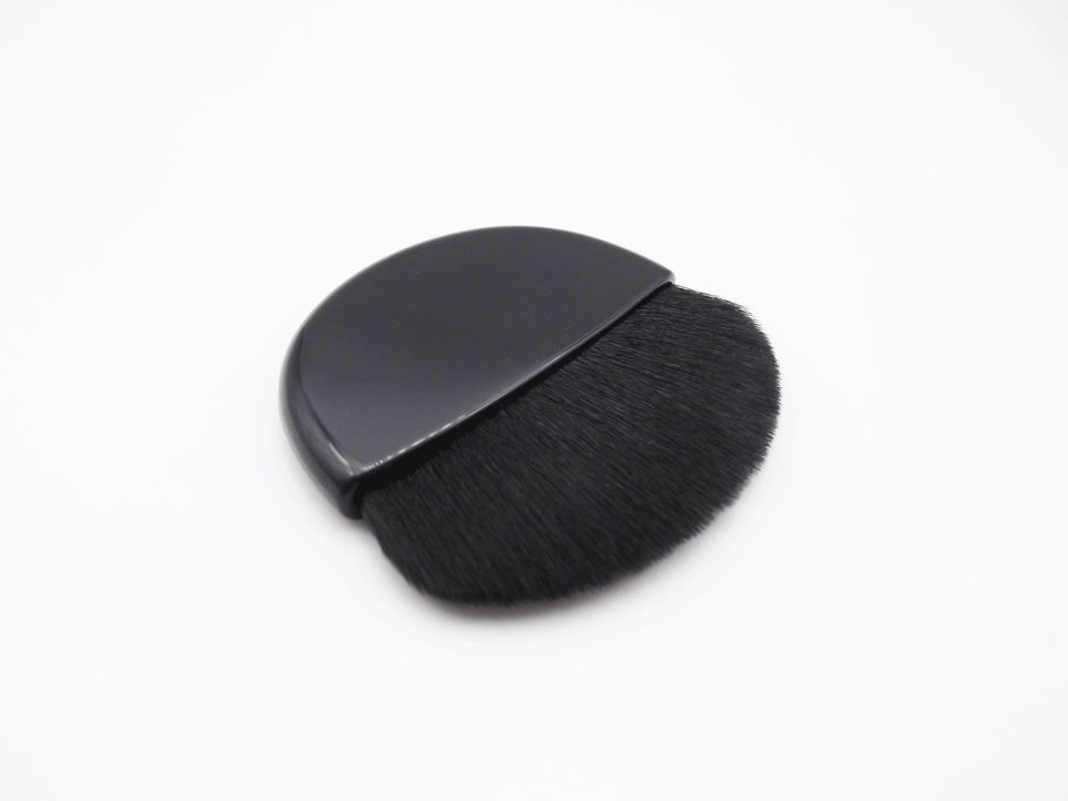 【数量限定】コンパクト用チークブラシ毛丈：長辺約22mm全長／縦約49mm 横50mm 6.5mm厚ハンドルカラー..