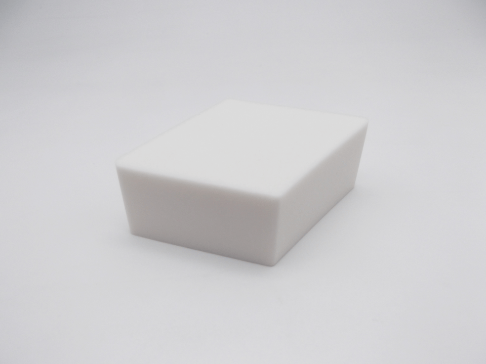 【数量限定】化粧用スポンジパフ(ダイヤ型)　1個材質：NBR(合成ゴム)サイズ：73mm X 52mm 厚み25mmカラー：白硬度：FP27°　(F-2)化粧 スポンジ パフ メイク メイクスポンジ クリーム BB リキッド 化粧用具 OEM 製造 東京パフ