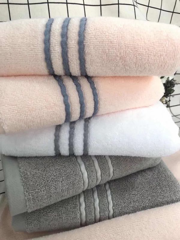 1000円ポッキリ フェイスタオル 選べる2色 TOLIFE 当店人気タオル 100％綿を使用した手触りふんわりタオル ラッピング無料 送料無料 丈夫で長持ち 今治タオル泉州タオルに負けない品質 コットンを100％使用し、ふんわりとした手触りのフェイスタオルです。ネット通販　年賀状印刷　年賀状作成ソフト　セール