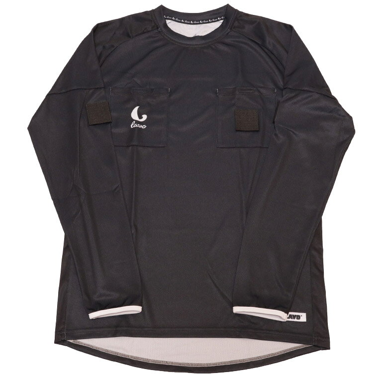Refree Wear Long ピッチ上でもスマートな立ち姿を約束する、洗練されたミニマルデザインと ジャッジに集中できるストレスフリーな着心地。 優れた通気性とシルエットの美しさが審判としての格を上げ、 白熱するゲームの中でも毅然とした存在感を与えること間違いなし。 【SIZE】 L:身丈71、身幅53、桁丈45、袖丈21.5 2L:身丈74、身幅56、桁丈48、袖丈22.5 ※単位：cm 素材：ポリエステル100％Refree Wear Long ピッチ上でもスマートな立ち姿を約束する、洗練されたミニマルデザインと ジャッジに集中できるストレスフリーな着心地。 優れた通気性とシルエットの美しさが審判としての格を上げ、 白熱するゲームの中でも毅然とした存在感を与えること間違いなし。 【SIZE】 L:身丈71、身幅53、桁丈45、袖丈21.5 2L:身丈74、身幅56、桁丈48、袖丈22.5 ※単位：cm 素材：ポリエステル100％