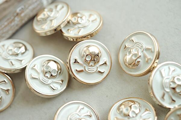 立体感　スカル　丸い　ポリボタン　直径21mm　単位一個