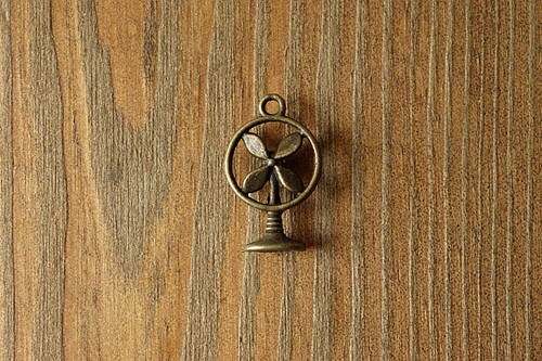 可愛い　扇風機　アクセサリーパーツ　メタルチャーム