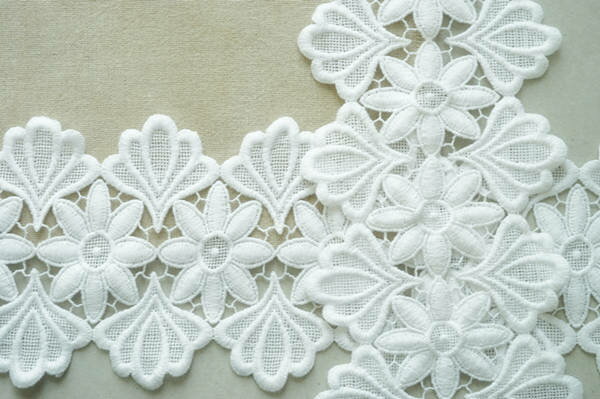 花柄　綿　トーションレース　最大幅115mm　単位1m　ホワイト
