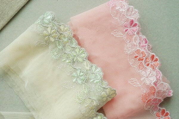 Rakuten - 可愛い　小花　刺繍　チュールレース　幅60mm　単位1m　全二色
