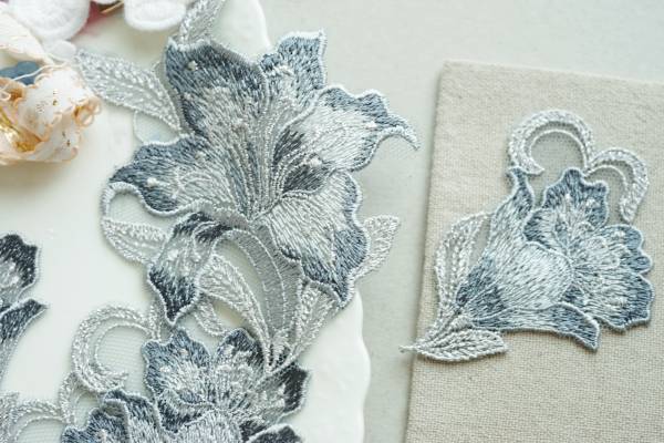 Rakuten - 立体感　銀糸入　ゆり　刺繍　レースモチーフ　単位1枚