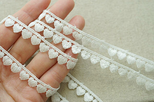 可愛い　ハート柄　ケミカルレース　最大幅10mm　単位1m　オフホワイト