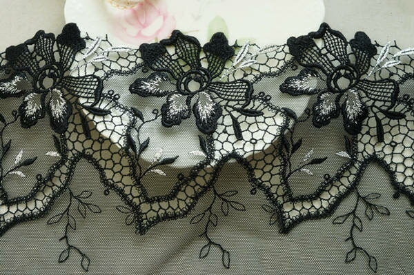 素敵な　立体感　銀糸　花柄　刺繍　チュールレース　幅190mm　単位50cm ＜網-ブラック＞