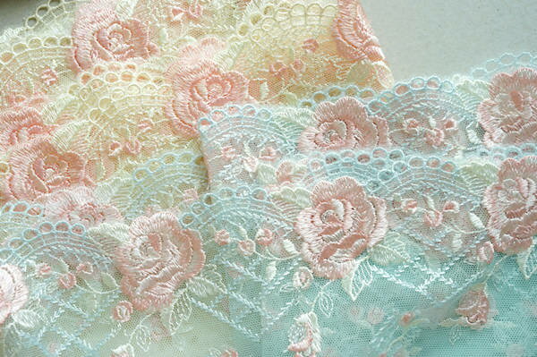 素敵な　両側刺繍　バラ　刺繍　チュールレース　幅310mm　単位50cm　全二色
