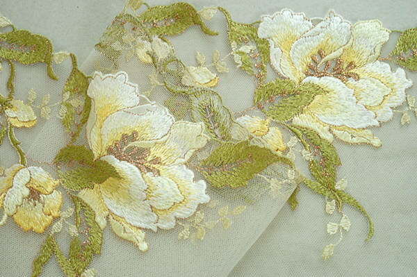 金糸　贅沢な　花柄　刺繍　チュールレース　幅180mm　単位50cm　＜網-ベージュ＞