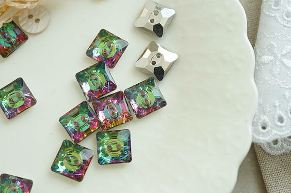 超キラキラ　クリスタル風　四角　アクリル　ボタン　単位1個