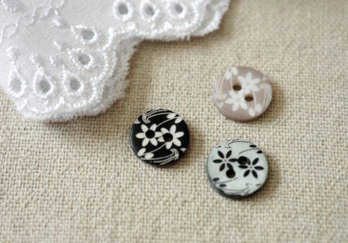 プリント　貝ボタン　単位一個 　直径11.5mm　全三色