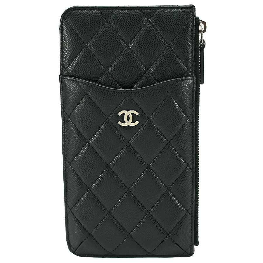 商品名 CHANEL　スマートフォンケースクラシック ポーチ 型番 AP0255【シリアル】26番台 素材 キャビアスキン カラー ブラック(黒)/シルバー金具 仕様 カードポケット×5　ポケット×1 サイズ 約W10.0cm×H19.5cm 定価 ￥- 付属品 ギャランティーカード　シリアルシール ランク A スタッフのコメント 金具にキズ、背面レザーに若干スレ、若干保管の匂いあり。その他目立つダメージはなく大変綺麗な状態です。フロントのココマーク金具がポイントになった、シャネルのスマートフォンケースが入荷しました。人気のキャビアスキン素材にマトラッセステッチが高級感溢れるアイテム。背面にはカードスロットがついており、お財布やポーチとしてもお使いいただけます。 商品管理タグ ＃153453-240001023554 ランク 商品ランクの説明 N 一度も使用されてない完全新品 S 展示や経年により僅かに落ち度がある未使用品 SA 若干の使用感はあるが新品に近い状態の中古品 A 多少キズはあるが程度の良い中古品 AB 中小のキズや汚れが見受けられる中古品 B 中小のキズや汚れが多く見受けられる中古品 C キズが多く難ありの中古品　