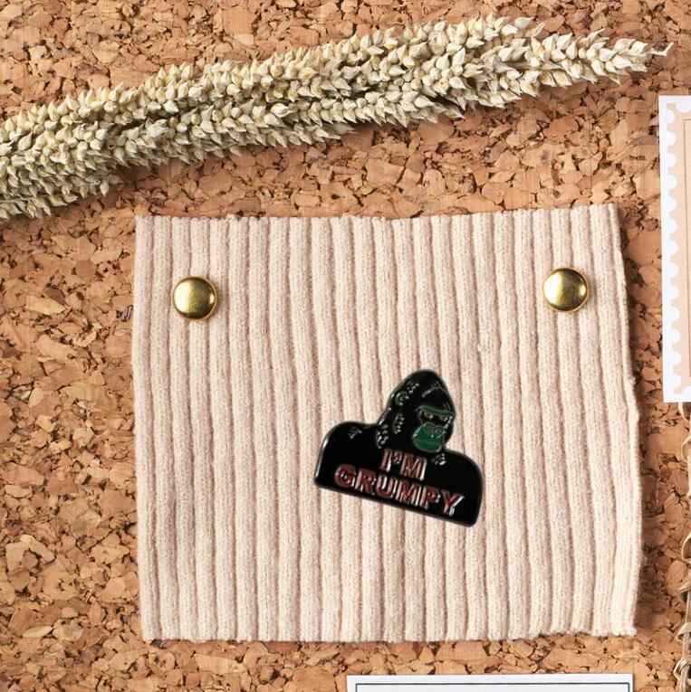 TomiDenlaboWORKSHOPのDULTON ピンバッジ Type DULTON Y-0782GG Y-0782BED Y-0782LT Y-0782WL Y-0782GDH ダルトン｜アングル3